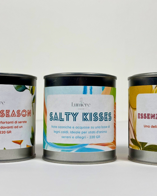 Salty Kisses: La Candela che Ti Porta in Vacanza