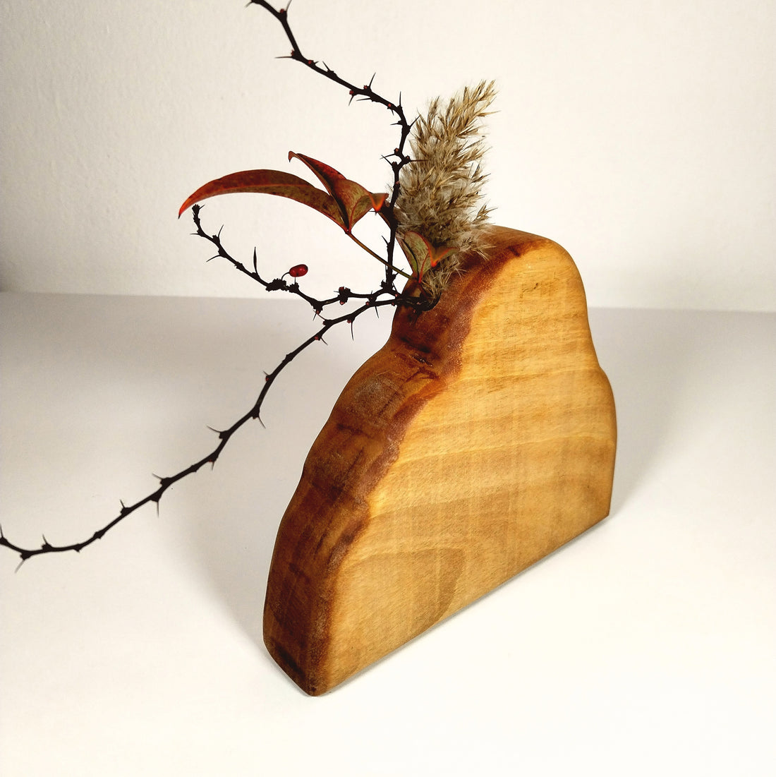 Raffinatezza Rustica - Vasi Scultorei in Legno di Noce