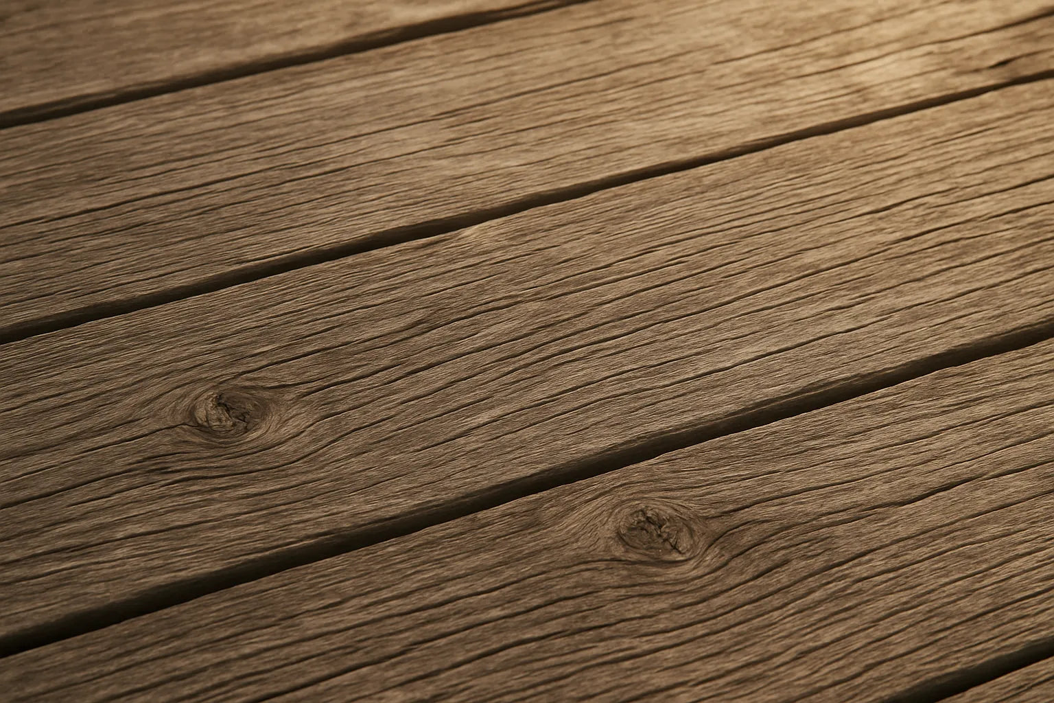 Scena di legno ingrigito esposto a sole e intemperie, evidenziando texture e venature naturali