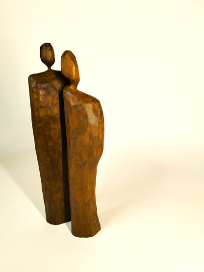 Abbracci d'Anima: Statuine in legno di tiglio intagliate a mano per celebrare l'amore eterno #03