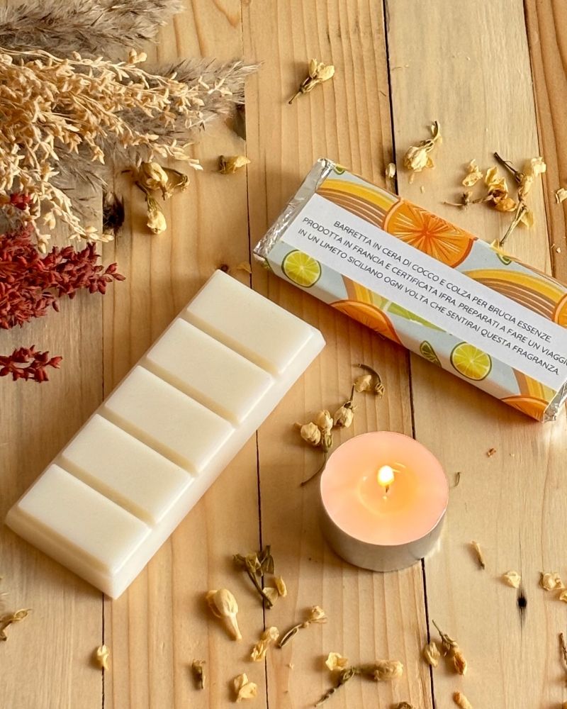 Barretta in cera di cocco profumata Lumiere Essence ricordi siciliani con retro etichetta visibile per la profumazione di casa e ambienti in modo naturale