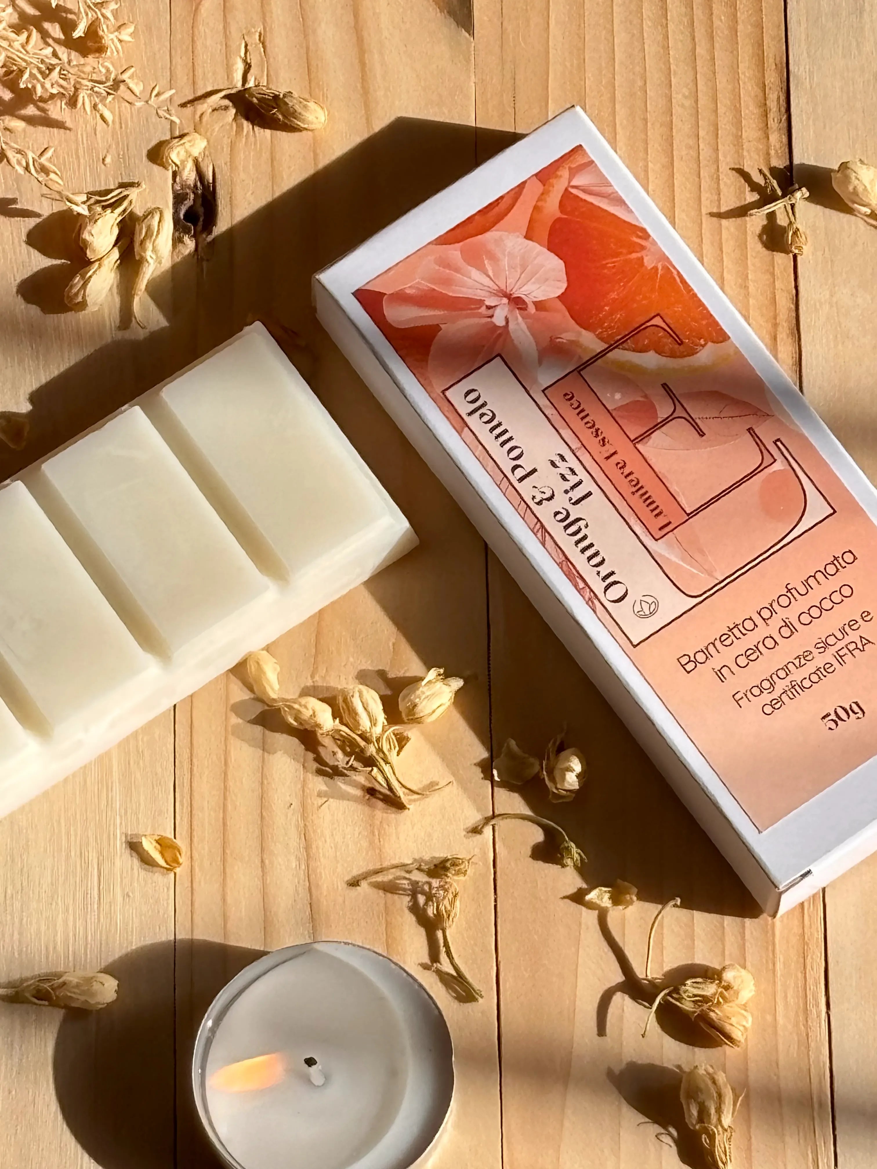 Barretta profumata Orange & Pomelo Fizz in confezione colorata, ideale per uno snack fresco e aromatico.