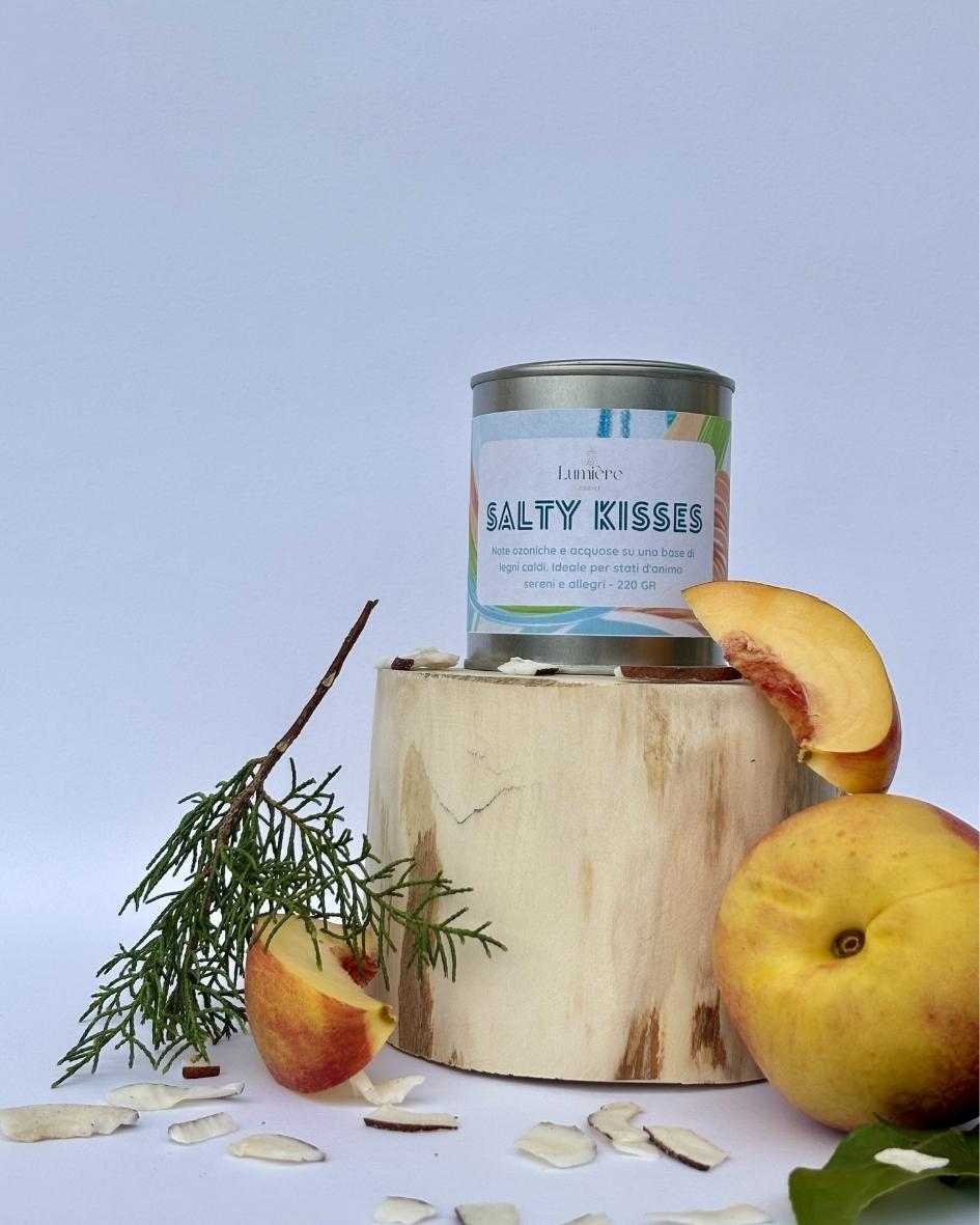Candela Salty Kisses - Lumière Essence- candela artigianale in cera di cocco naturale - fragranze vegane selezionate e certificate