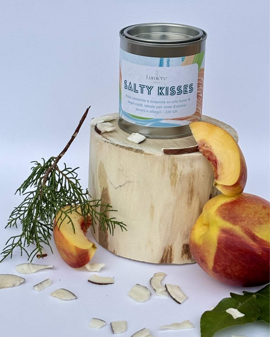 Candela Salty Kisses - Lumière Essence- candela artigianale in cera di cocco naturale - fragranze vegane selezionate e certificate