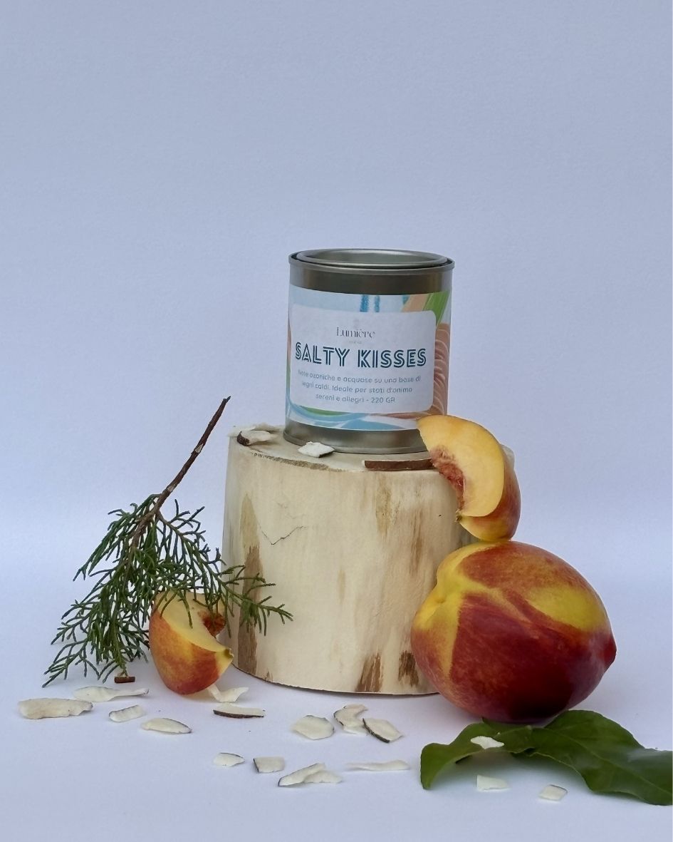 Candela Salty Kisses - Lumière Essence- candela artigianale in cera di cocco naturale - fragranze vegane selezionate e certificate