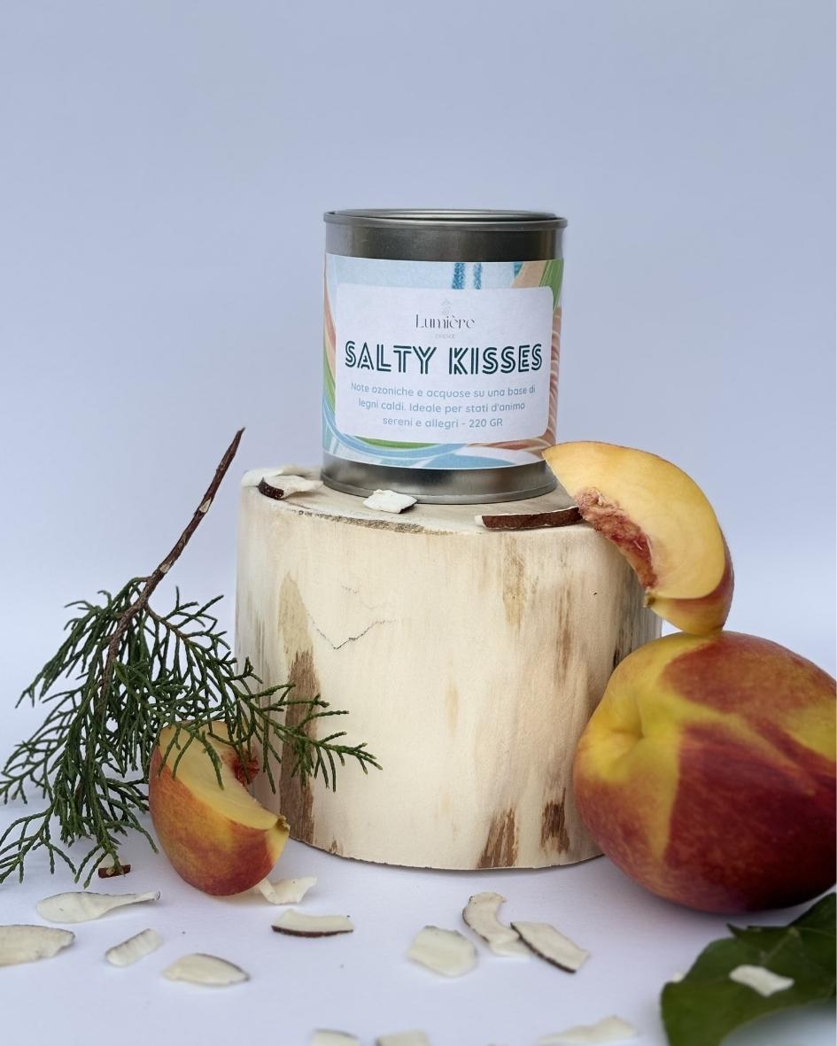Candela Salty Kisses - Lumière Essence- candela artigianale in cera di cocco naturale - fragranze vegane selezionate e certificate