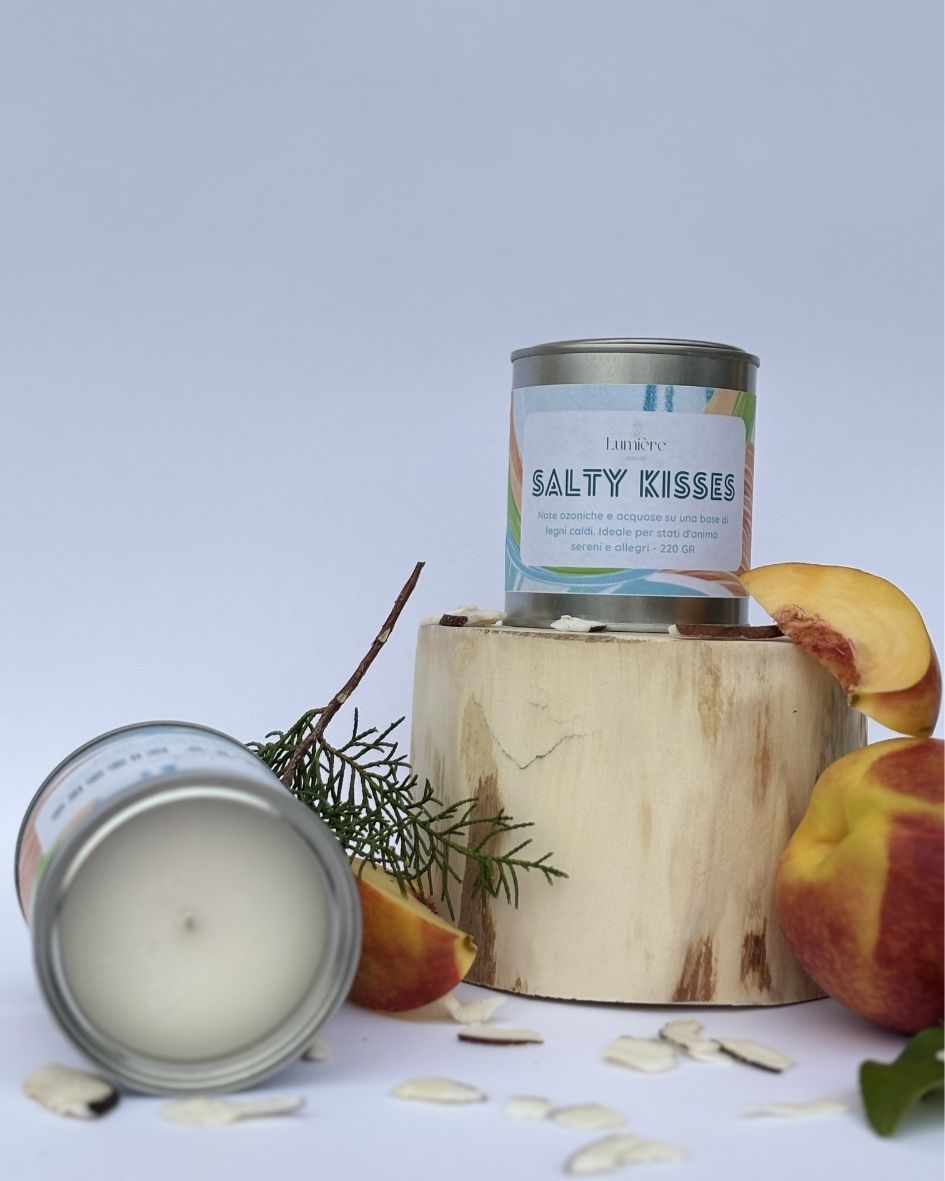 Candela Salty Kisses - Lumière Essence- candela artigianale in cera di cocco naturale - fragranze vegane selezionate e certificate