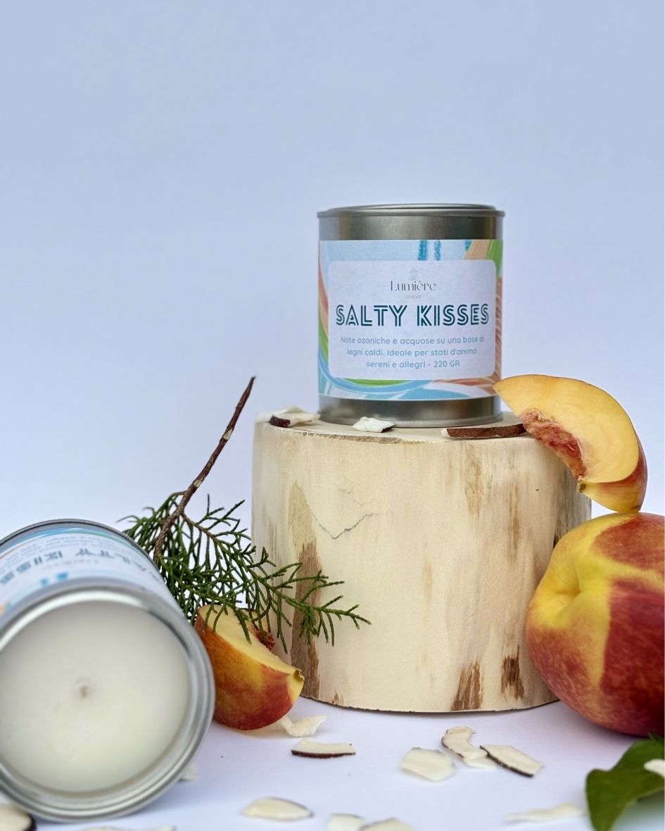Candela Salty Kisses - Lumière Essence- candela artigianale in cera di cocco naturale - fragranze vegane selezionate e certificate
