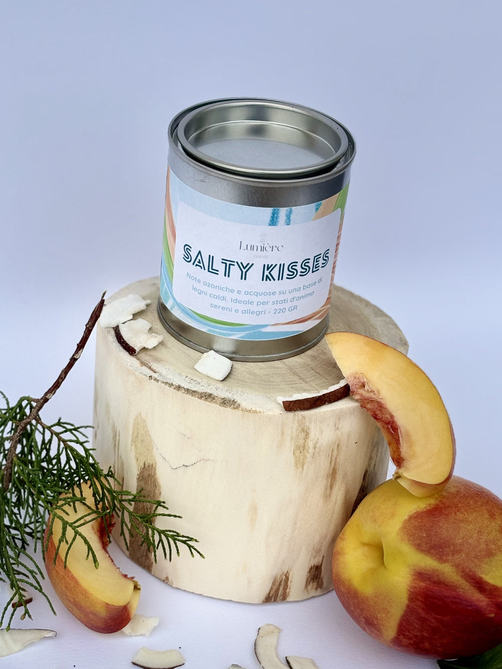 Candela SaltyKisses -Lumière Essence-candela artigianale in cera di cocco da una prospettiva alta