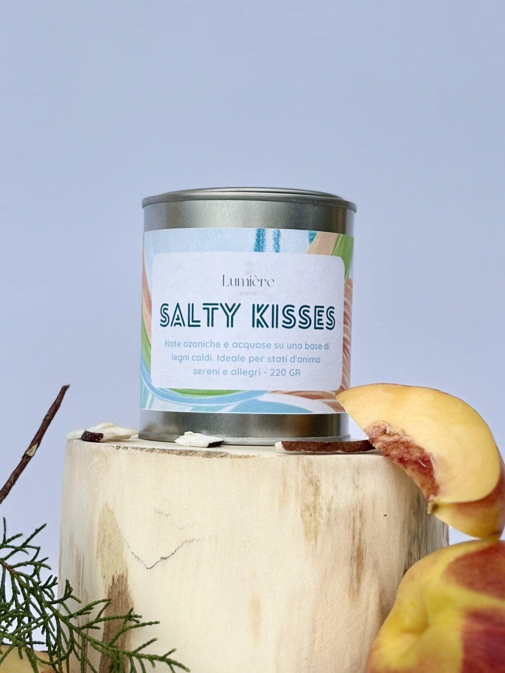 Candela SaltyKisses -Lumière Essence-candela artigianale in cera di cocco naturale-fragranze vegane selezionate e certificate in primo piano