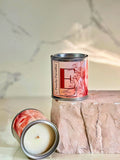 Candela Peachy Paradise in un vaso elegante con profumo fruttato di pesca, 220gr di fragranza intensa.