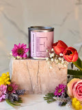 Candela Provence Dream da 220gr in un elegante contenitore in ceramica, aroma avvolgente per ambienti.