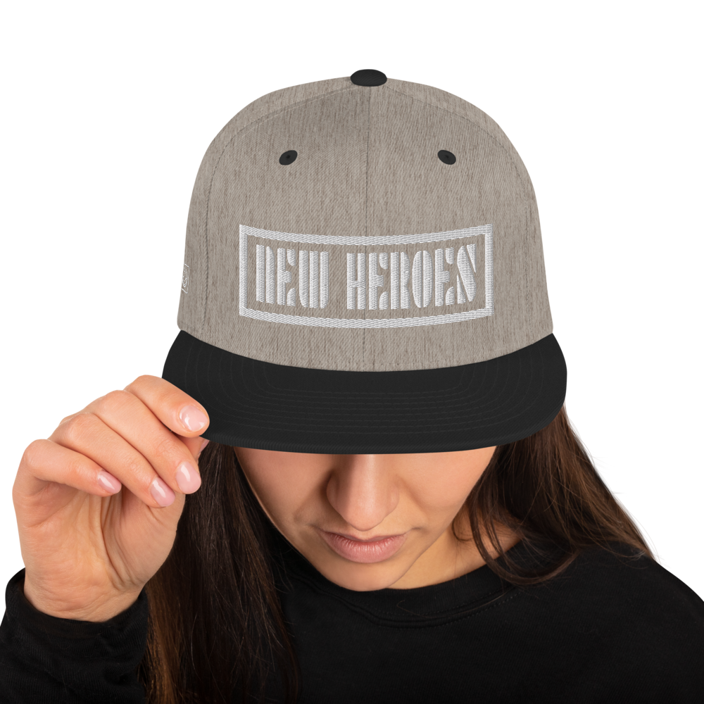 Cappellino grigio/nero con visiera piatta NEW HEROES