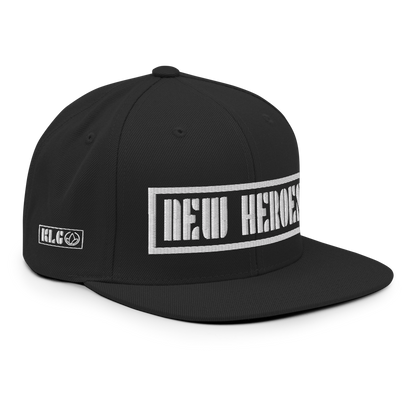 Cappellino nero con visiera piatta NEW HEROES