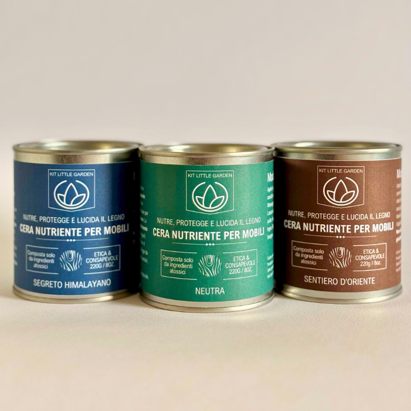 Cera nutriente per mobili in legno KLG, foto ambientata su superficie naturale, ideale per cura quotidiana