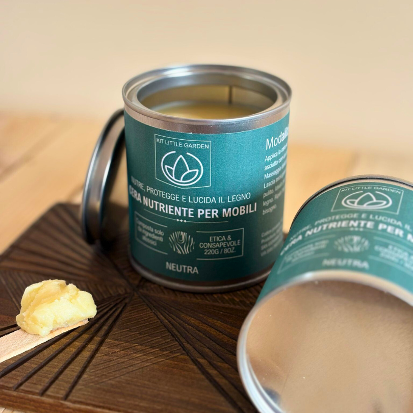 Cera neutra Kit Little Garden su fondo chiaro, packaging artigianale ed elegante, ideale per manutenzione legno