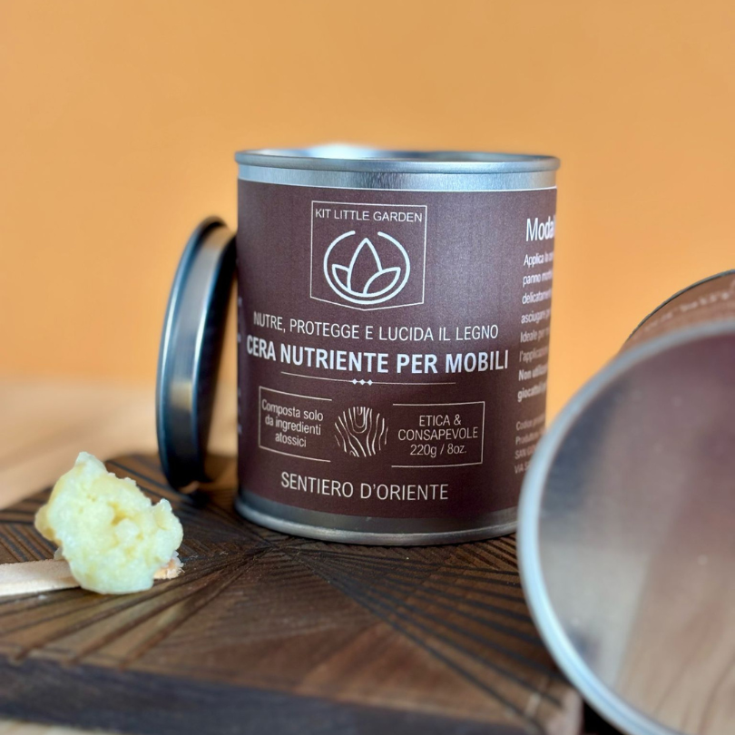 Lucida, nutre e protegge: la Cera Sentiero d'Oriente porta una calda atmosfera nelle tue superfici.