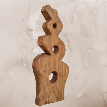 Return to the Primitivo: Sculpture in solid fir wood for a rediscovered balance