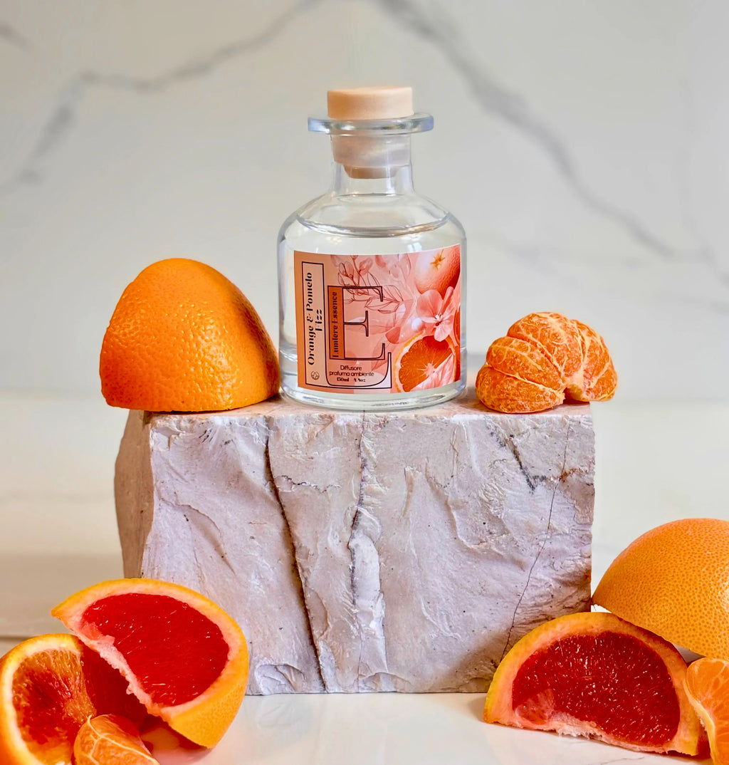 Diffusore d'ambiente Orange&Pomelo Fizz in bottiglia elegante, 130ml, ideale per aromatizzare spazi con fragranze fresche.