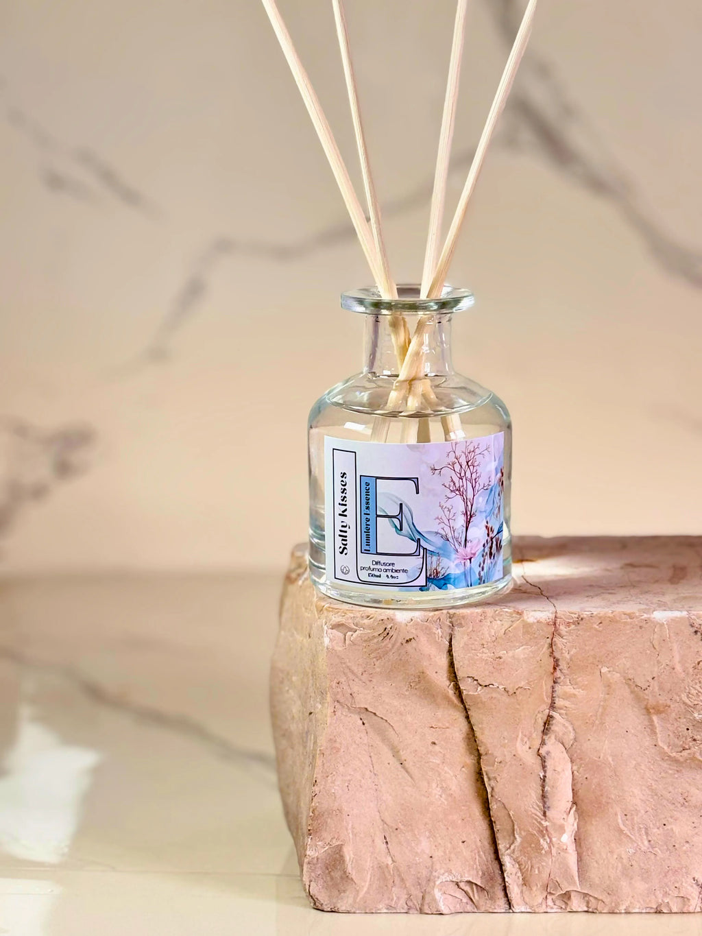Diffusore d'ambiente Salty Kisses in bottiglia elegante da 130ml, ideale per profumare gli spazi.