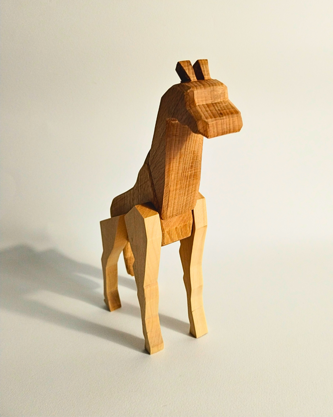 Giraffa Magnetica: Un Safari di Equilibrio e Divertimento in Legno, da Costruire e Amare