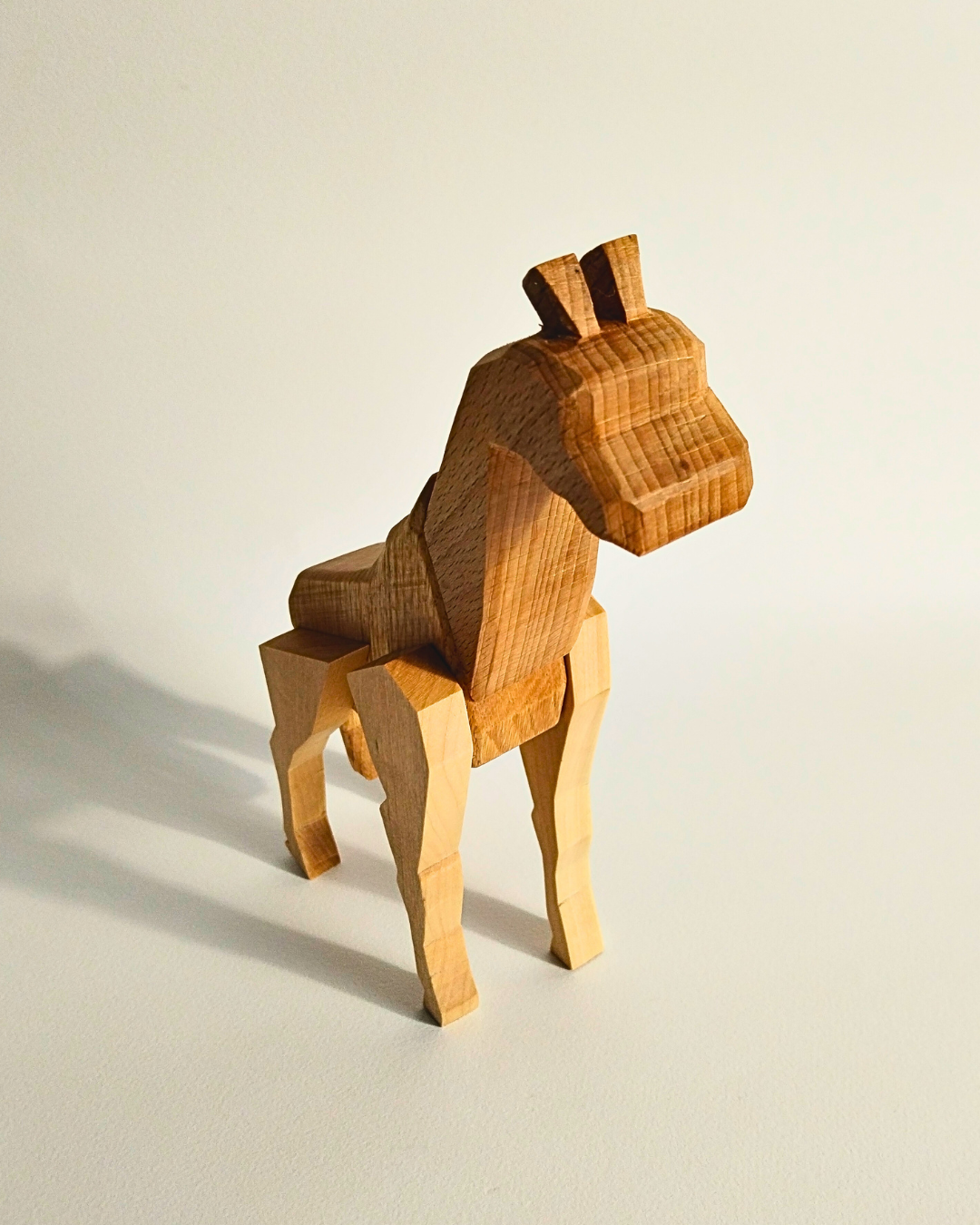 Giraffa Magnetica: Un Safari di Equilibrio e Divertimento in Legno, da Costruire e Amare