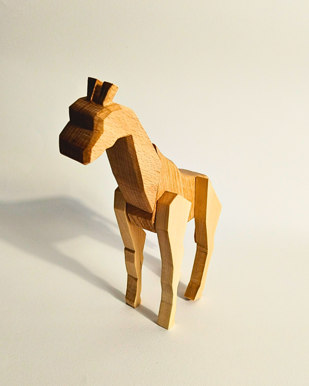 Giraffa Magnetica: Un Safari di Equilibrio e Divertimento in Legno, da Costruire e Amare