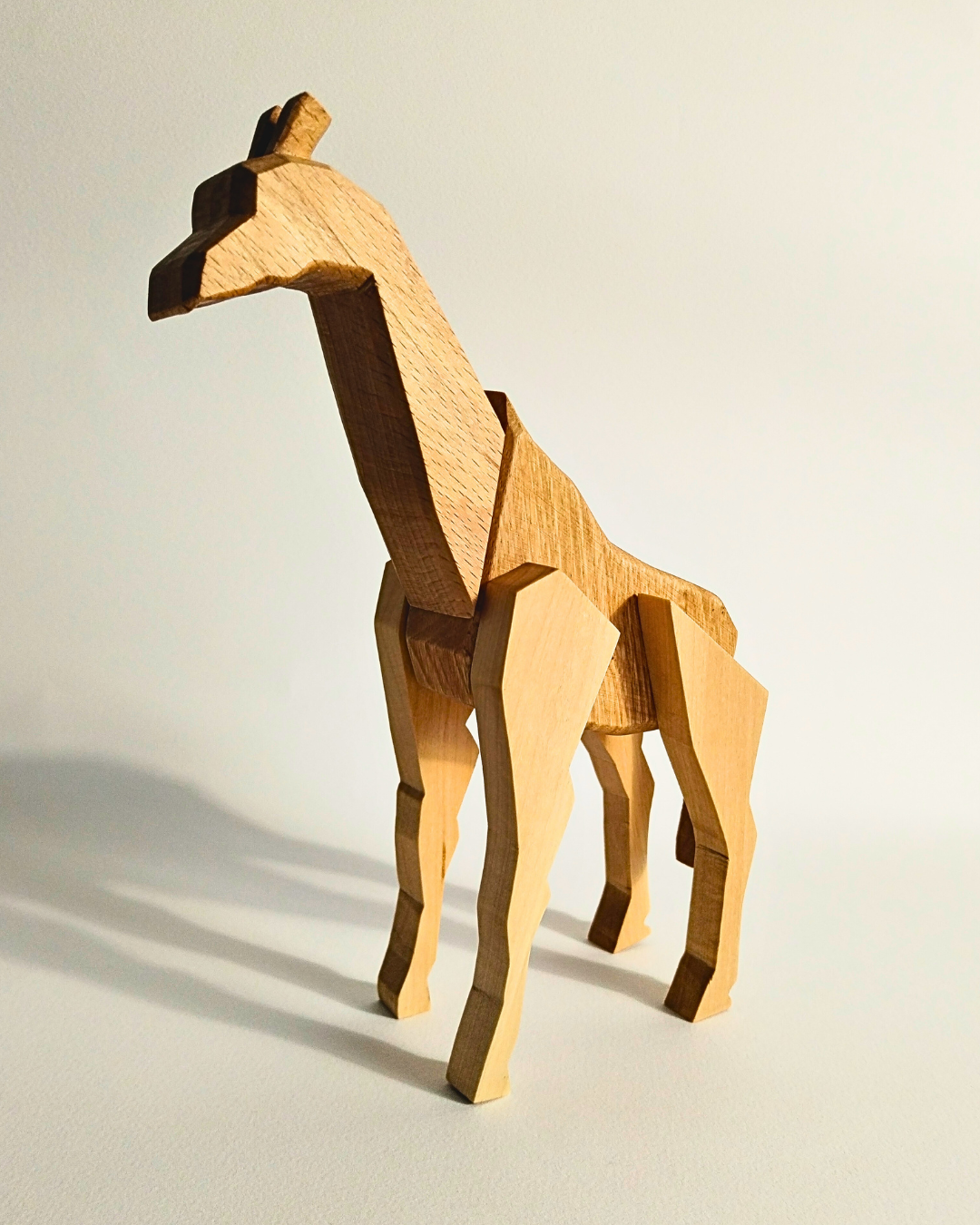 Giraffa Magnetica: Un Safari di Equilibrio e Divertimento in Legno, da Costruire e Amare