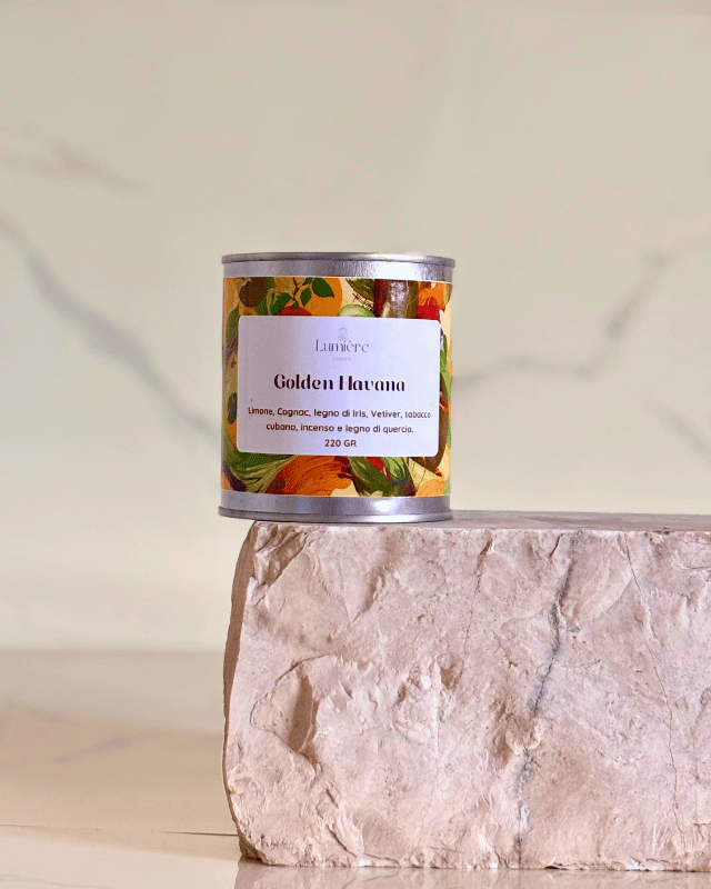 Candela lumière Essence con essenza elegante cubana, in cera di cocco.