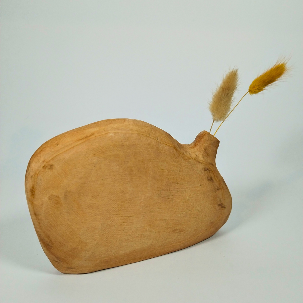 Forza Silvestre : un vase sculptural qui célèbre la force et la ténacité de la nature