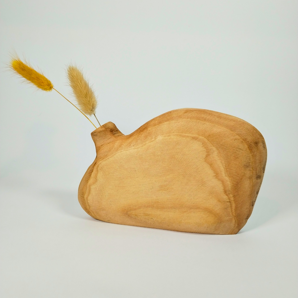 Forza Silvestre : un vase sculptural qui célèbre la force et la ténacité de la nature