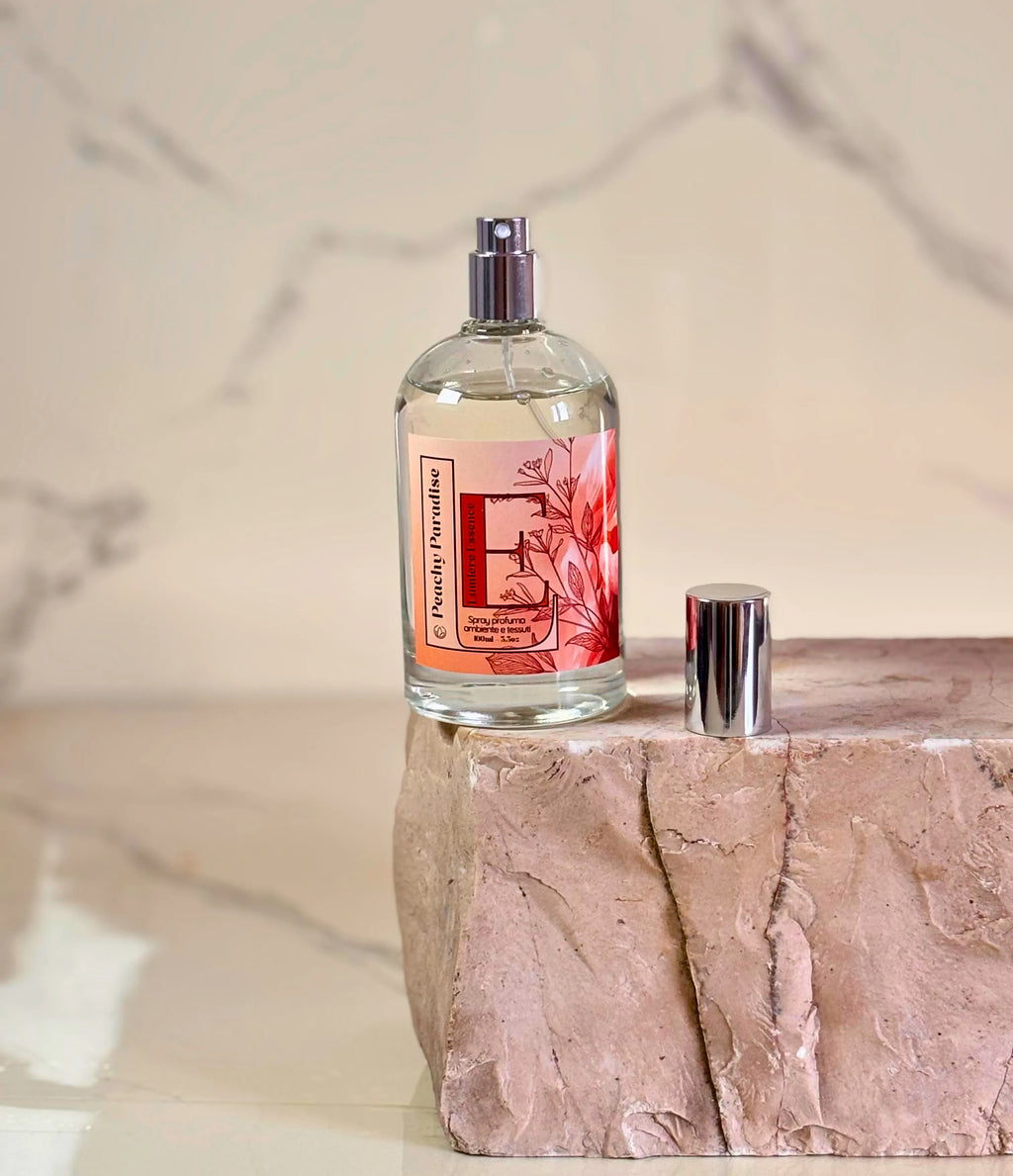 Spray profumante per ambienti e tessuti in flacone elegante, fragranza Peachy Paradise, 100 ml