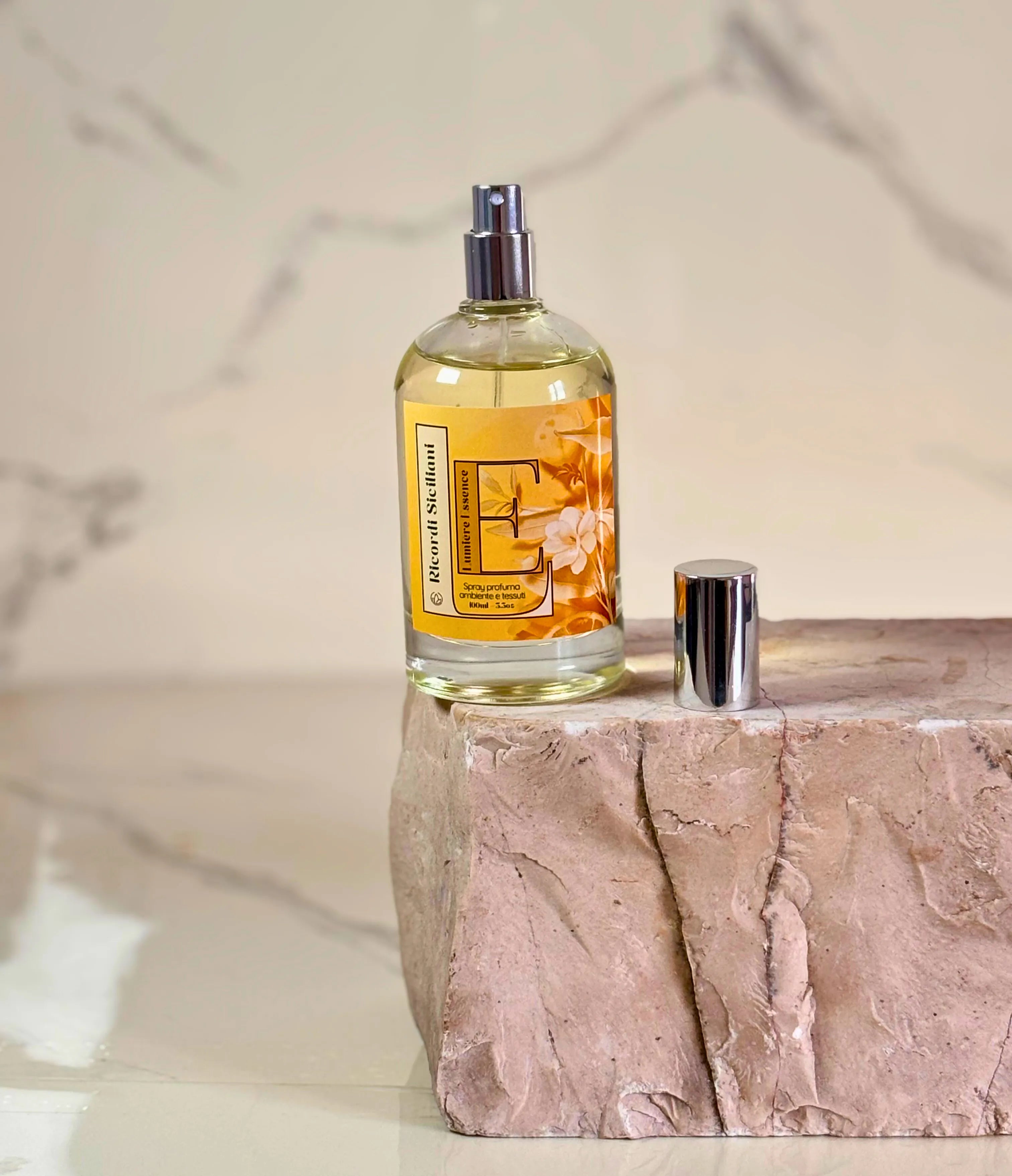 Spray profumante per ambiente e tessuti, con etichetta Ricordi Siciliani, da 100ml.