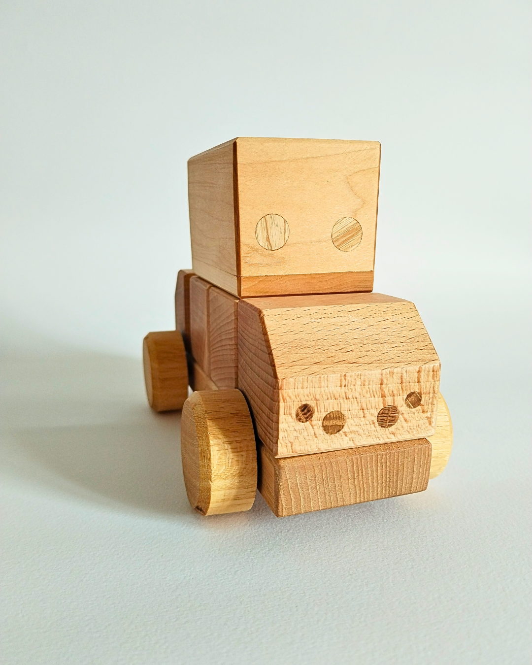 Stimolina: la macchinina in legno che accende la creatività dei bambini (e non solo!)